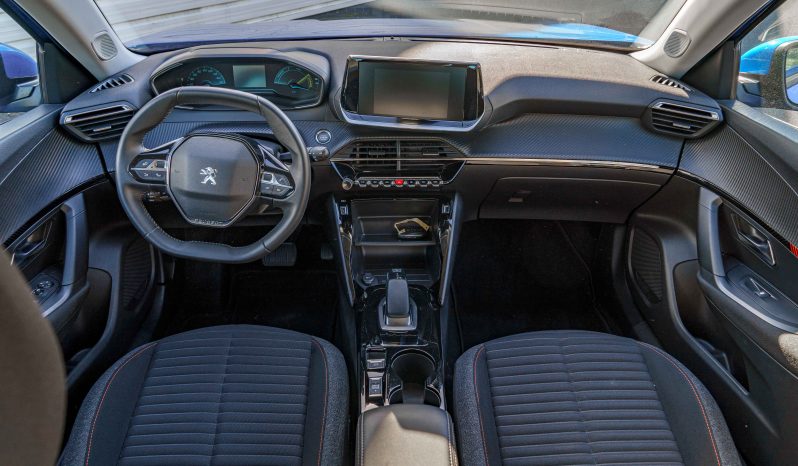 
								Peugeot e-2008 full									