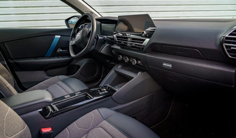 
								Citroën e-C4 full									