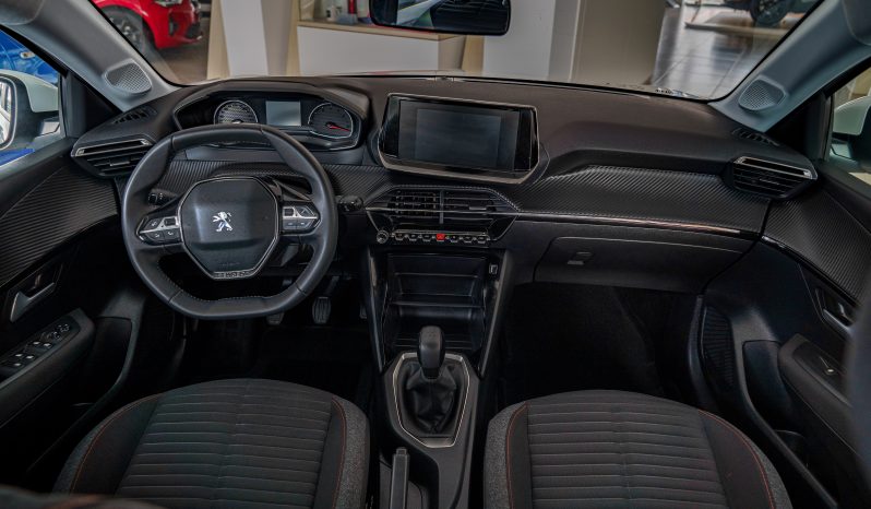 
								Peugeot 208 full									