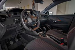 
										Peugeot 208 full									