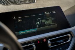 
										BMW 330e Touring full									