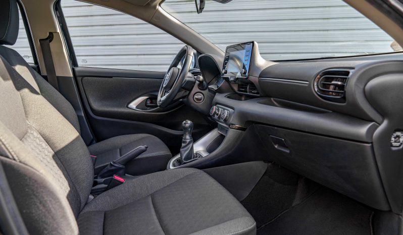 
								Toyota Yaris full									
