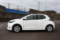 
										Toyota Yaris 1.0 Confort Plus full									