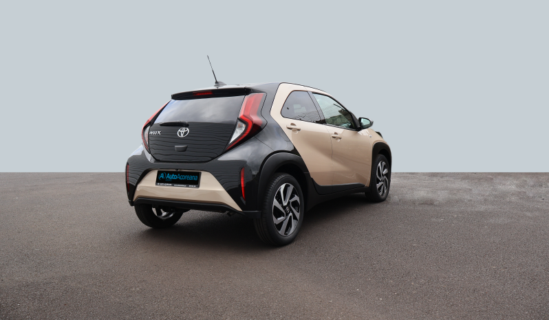 
								Toyota Aygo X full									