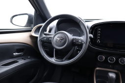 
										Toyota Aygo X full									