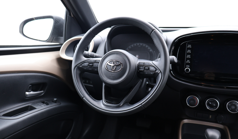 
								Toyota Aygo X full									