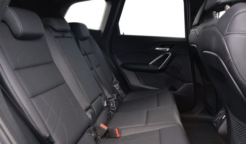 
								BMW iX1 X-Drive 30 full									