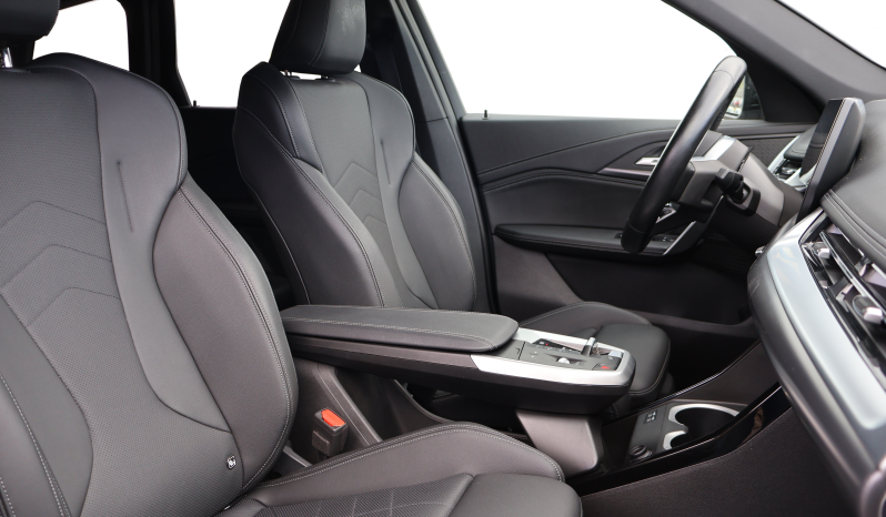 
								BMW iX1 X-Drive 30 full									