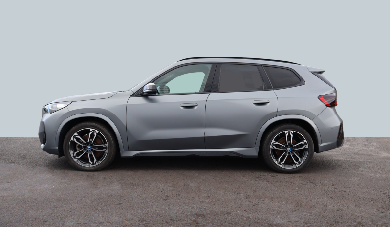 
								BMW iX1 X-Drive 30 full									