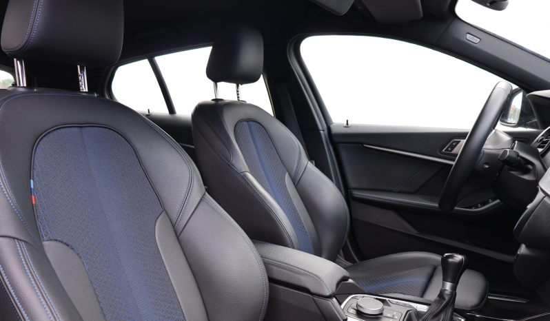 
								BMW 116d Pack M full									