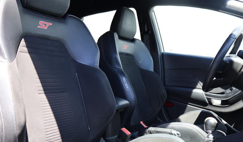 
								Ford Fiesta ST 1.5T full									