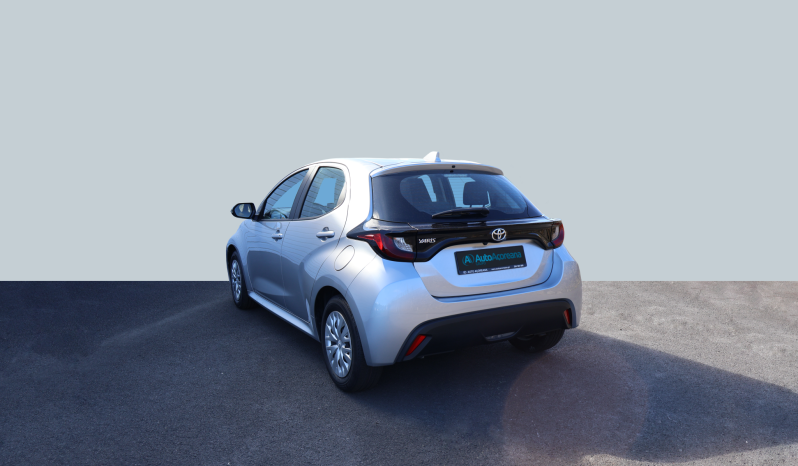 
								Toyota Yaris 1.0 full									