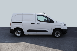 
										Toyota Proace City full									