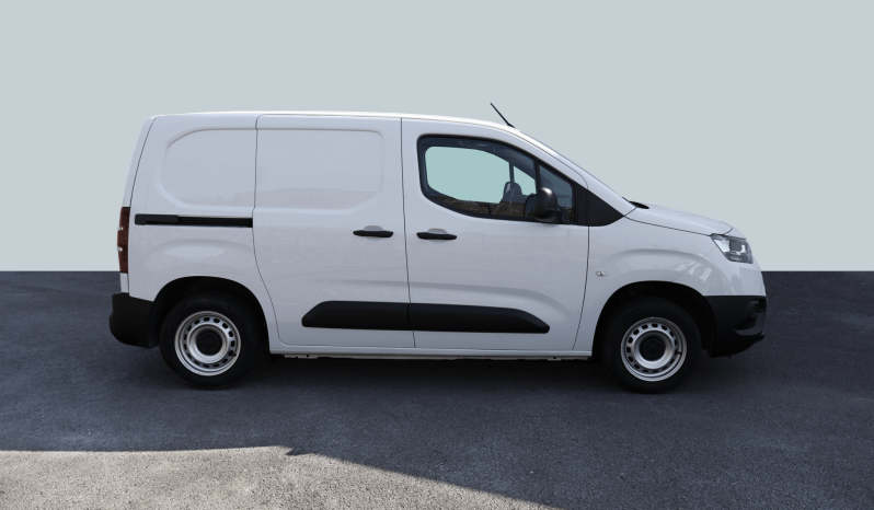 
								Toyota Proace City full									
