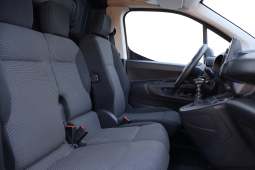 
										Toyota Proace City full									