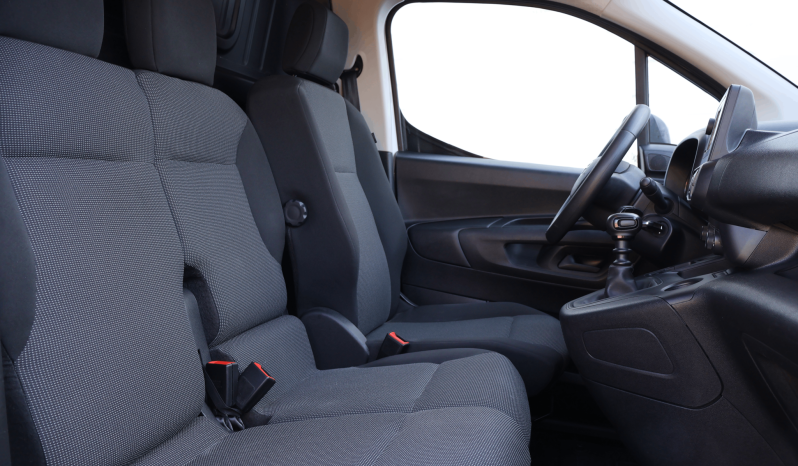 
								Toyota Proace City full									