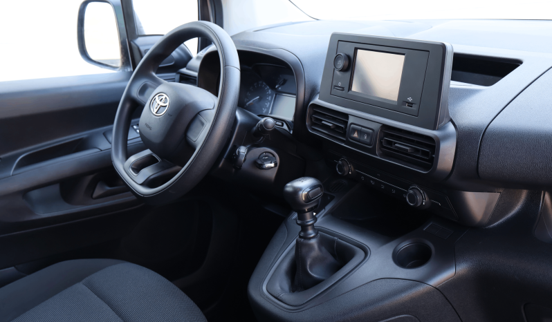 
								Toyota Proace City full									