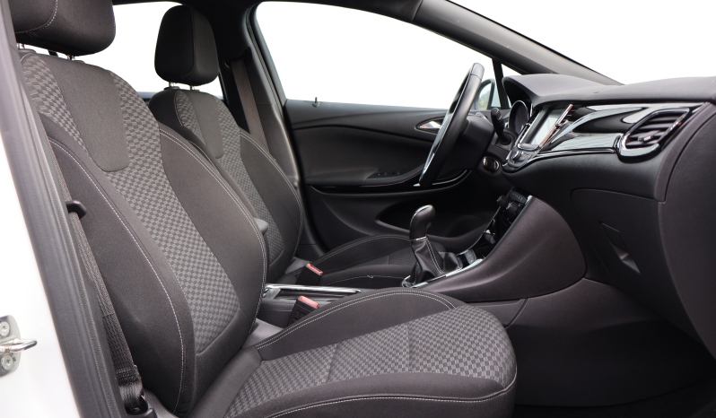 
								Opel Astra Dynamic full									