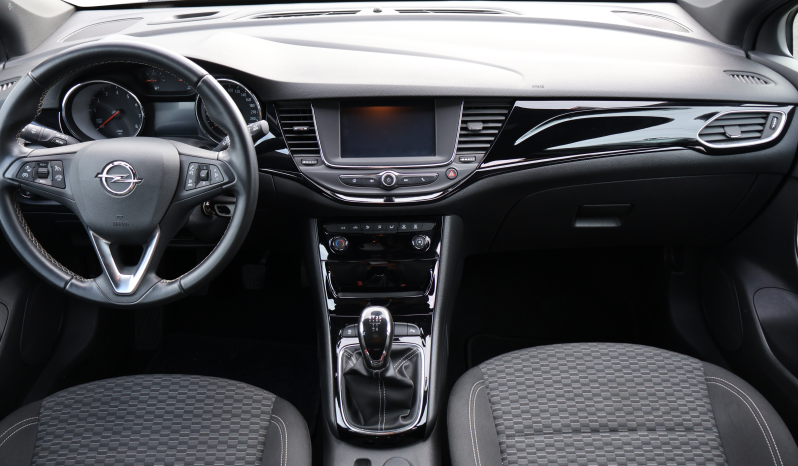 
								Opel Astra Dynamic full									