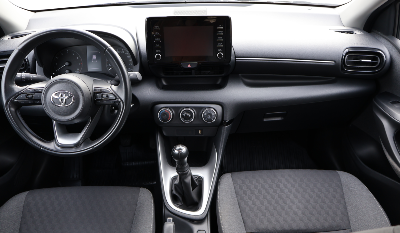 
								Toyota Yaris Confort Plus full									