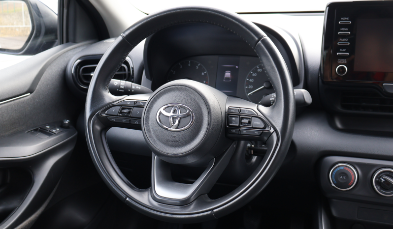 
								Toyota Yaris Confort Plus full									